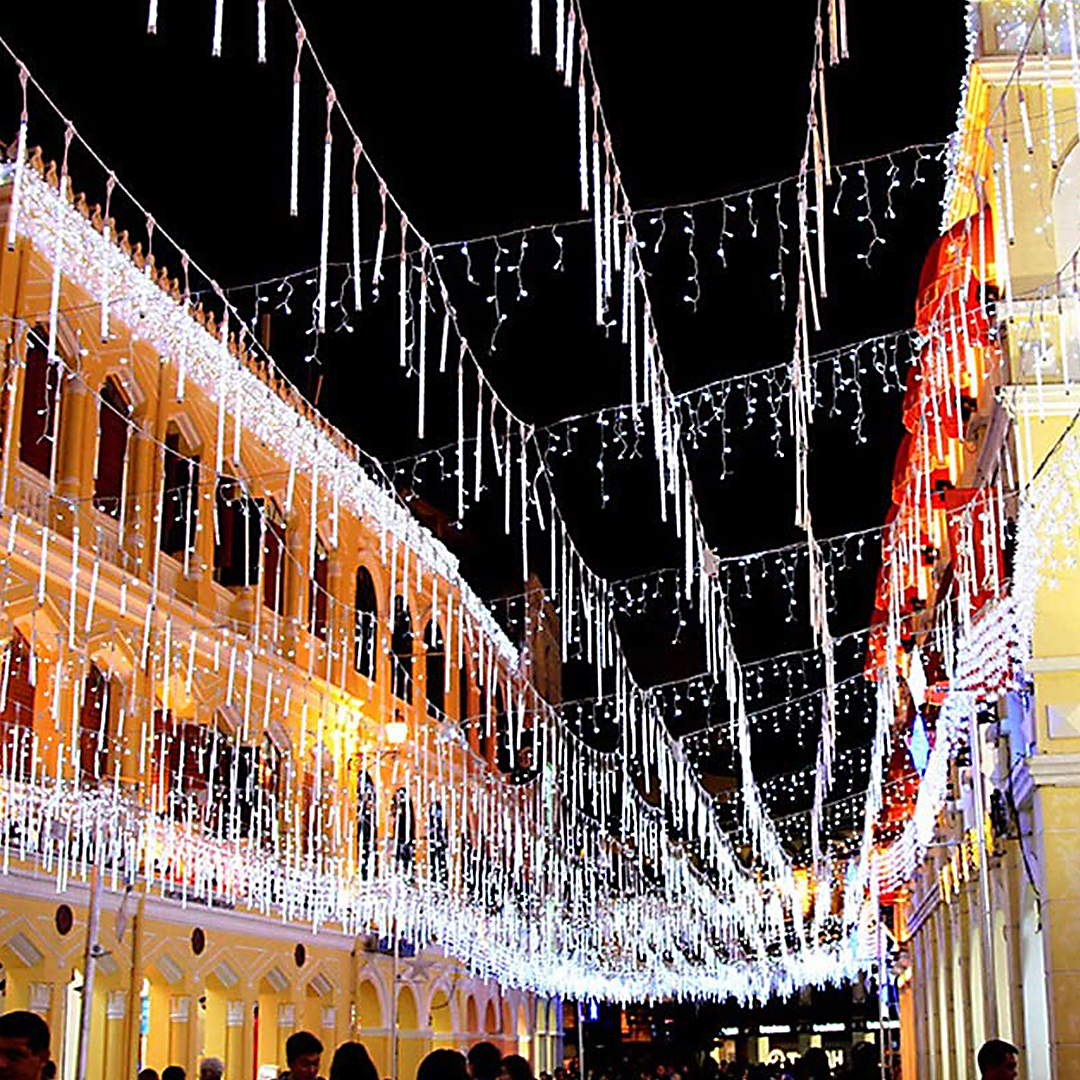 ChristmasPLUS LED Icicle Lights