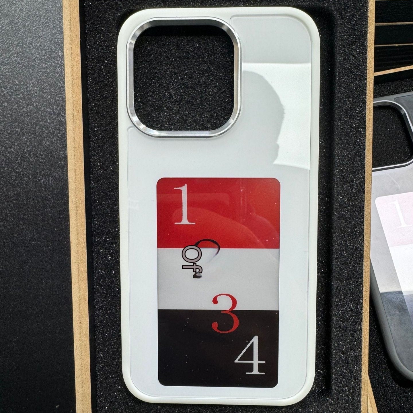 FlexiView E-Ink Case™ - Reinvent Your Phone's Look Instantly!