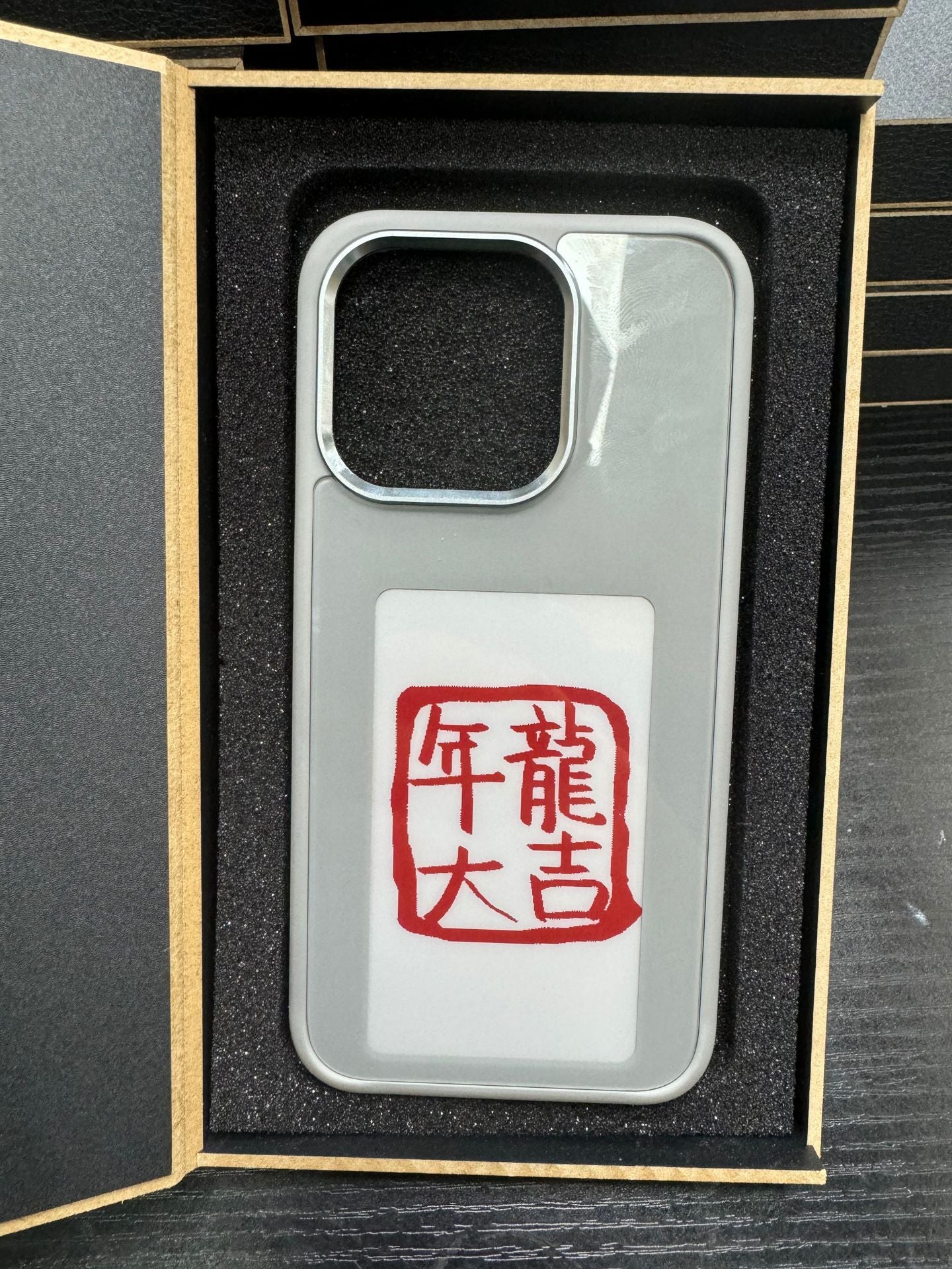 FlexiView E-Ink Case™ - Reinvent Your Phone's Look Instantly!