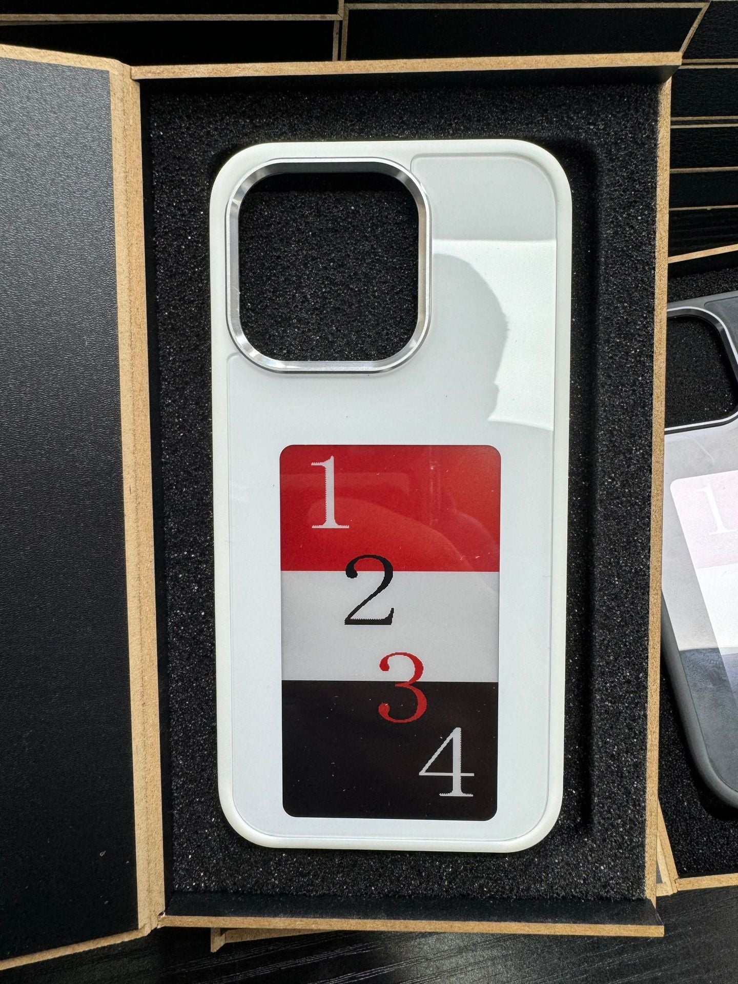 FlexiView E-Ink Case™ - Reinvent Your Phone's Look Instantly!