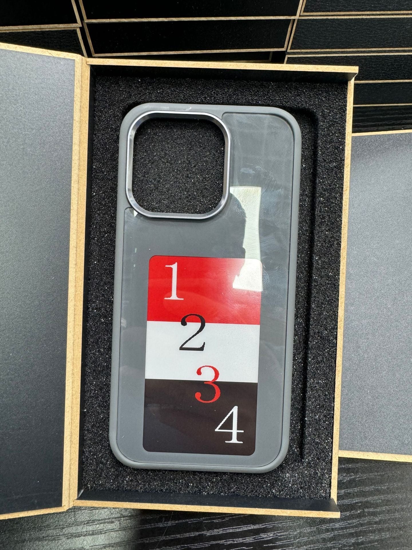 FlexiView E-Ink Case™ - Reinvent Your Phone's Look Instantly!